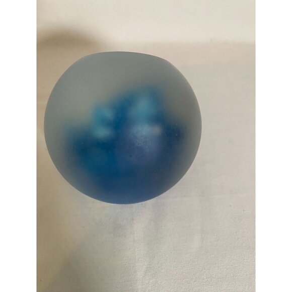 Two Dolphins inside Frosted glass paperweight - Picture 6 of 6